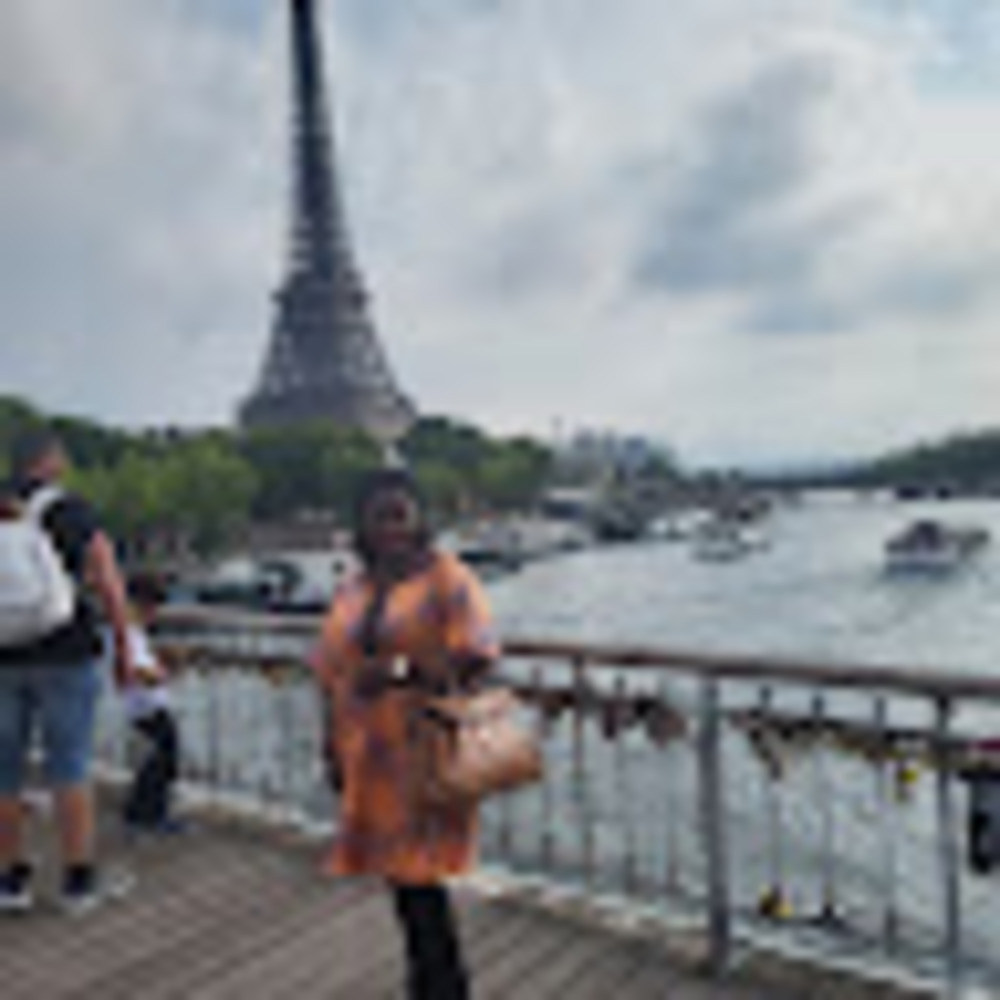 Meet your Posher, Memouna